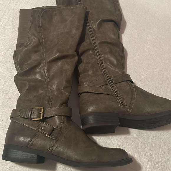 White Mountain Women’s ‘Layton’ Wide Calf Heeled Boots Khaki Green Color Size 9 - Picture 5 of 16